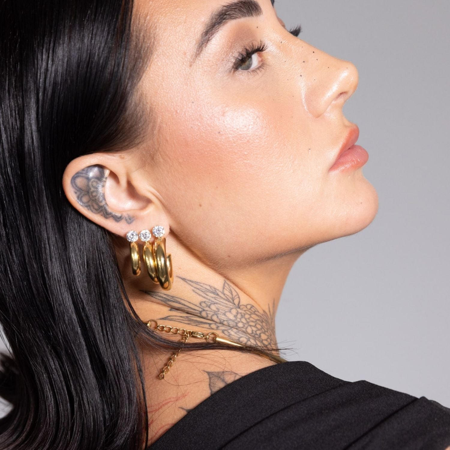 Baía Jewellery x Sarah Tiedt - Halo Small øreringe - Rustfrit stål PVD guldbelægning