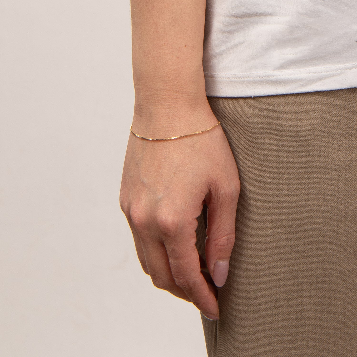 DETAIL245570