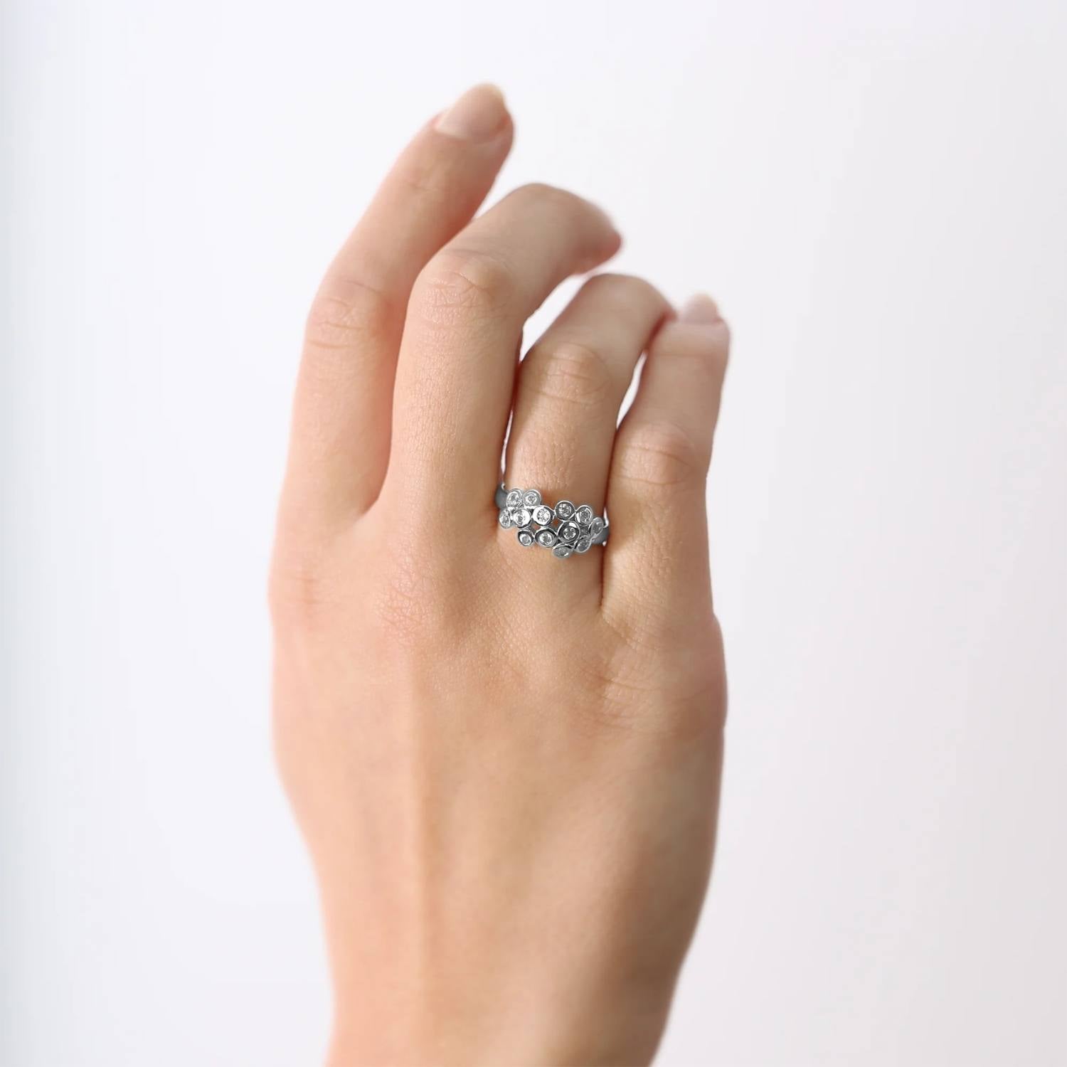 DETAIL256312