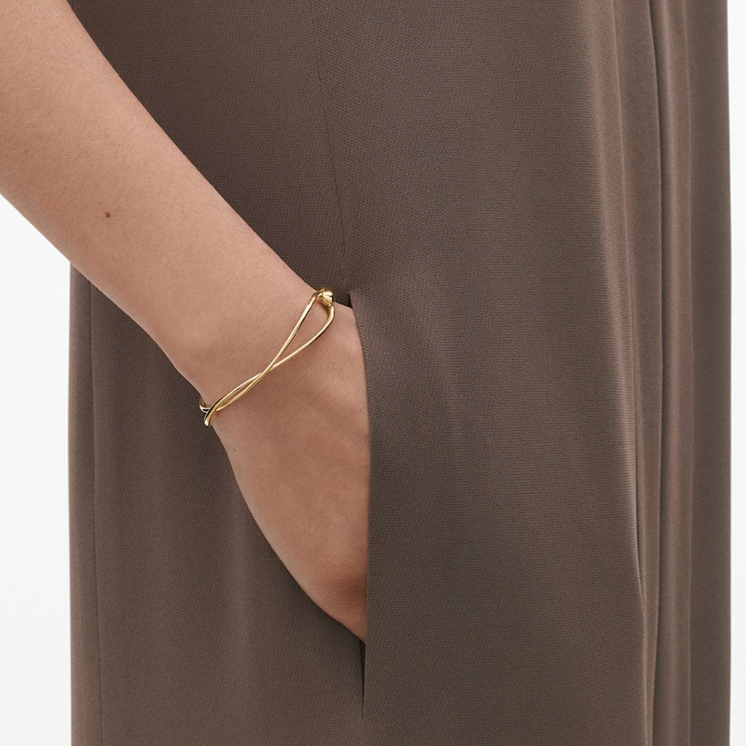 DETAIL243675