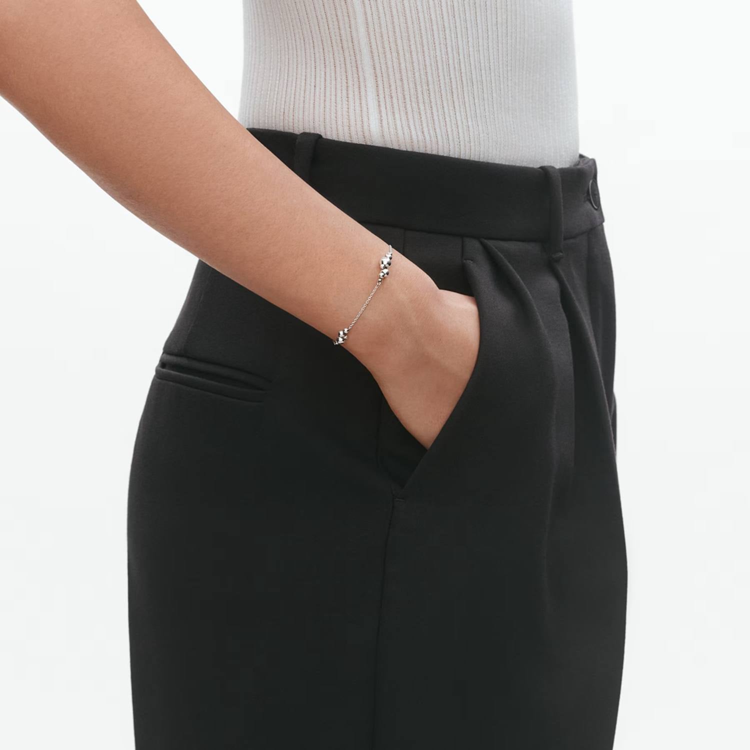 DETAIL243910