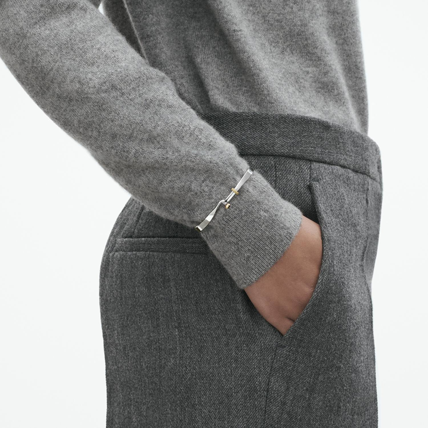 DETAIL243880