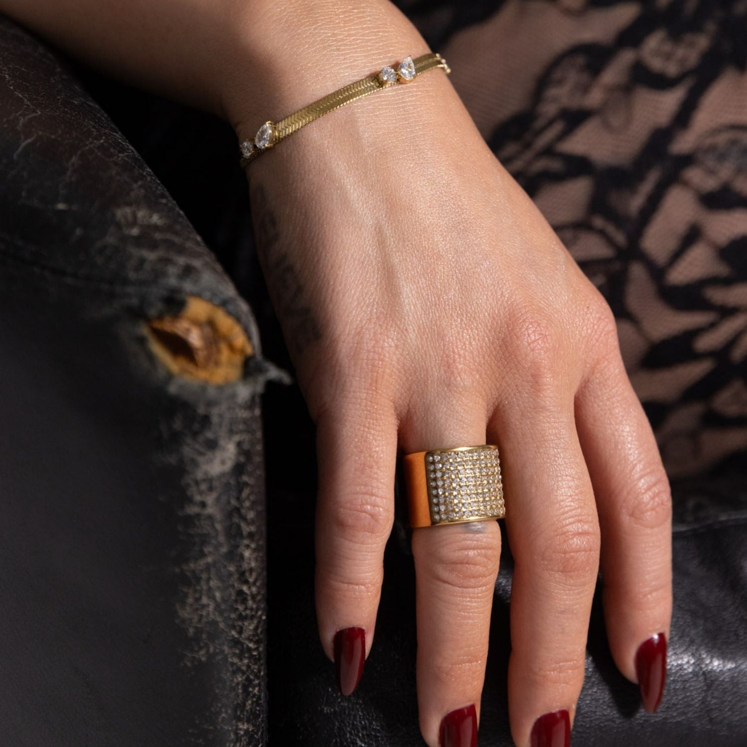 DETAIL255043