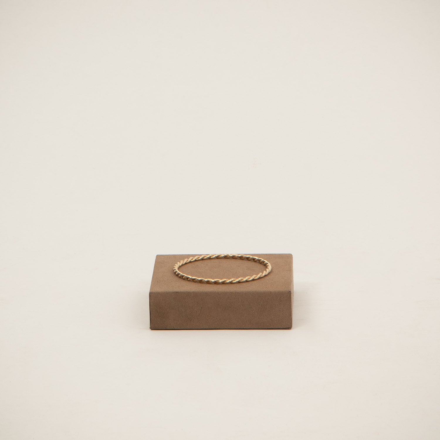 DETAIL238972