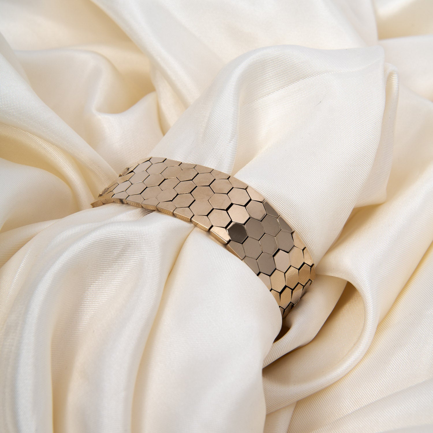 DETAIL246870