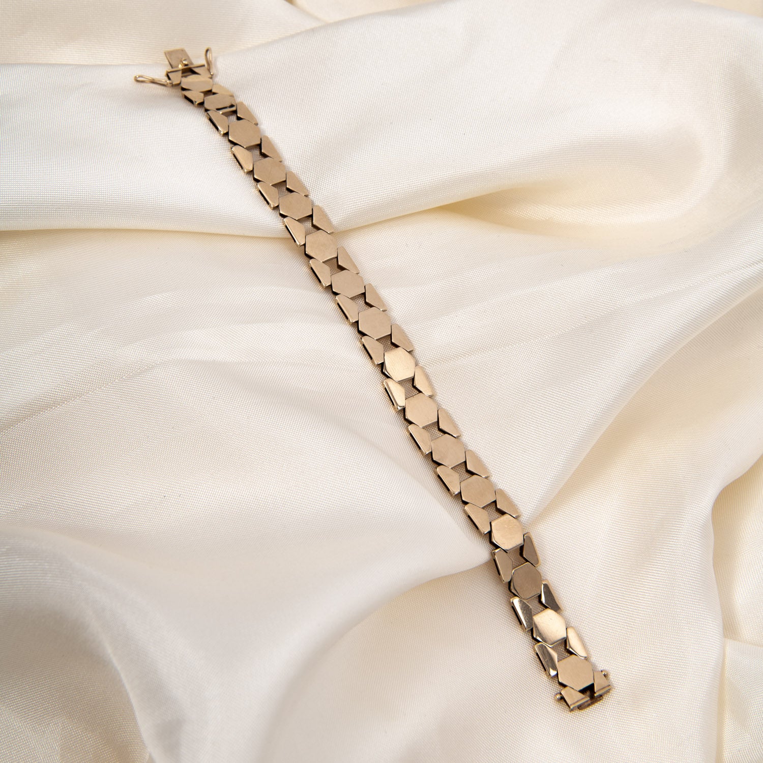 DETAIL246879