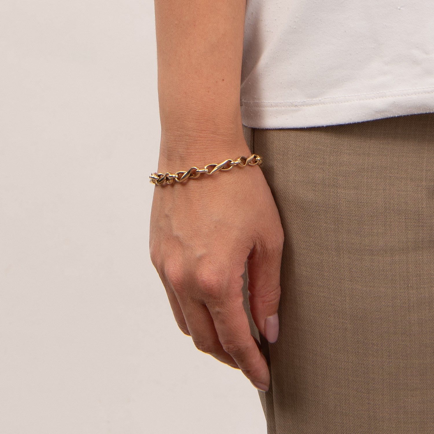 DETAIL247051